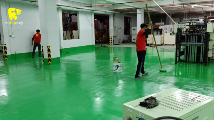 Thi công lớp sơn phủ thứ 2 hoàn thiện